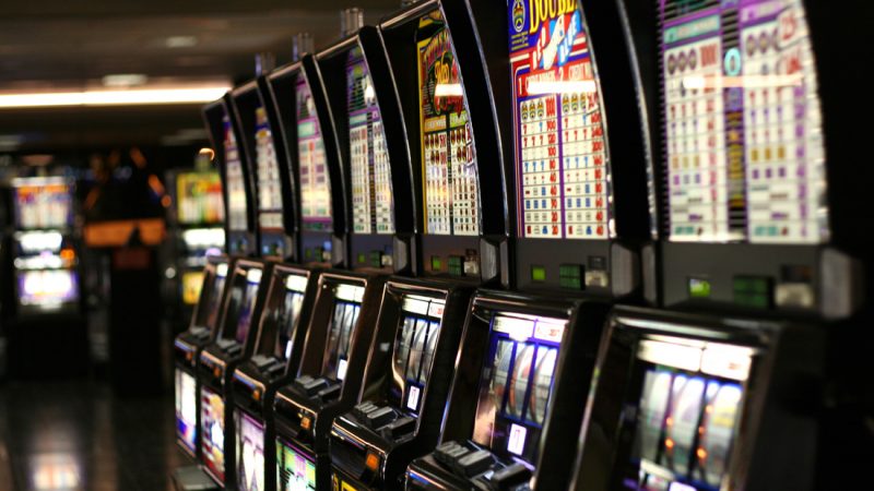 Playing Online Slot Games in Casinos
